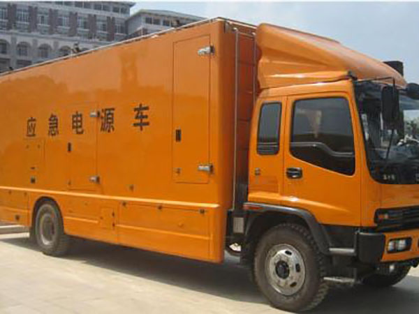 乐都冬季柴油发电机启动前，如何检查燃油系统中的积水？